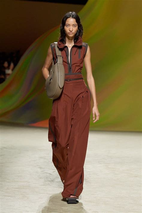 hermes women's runway show 2023.